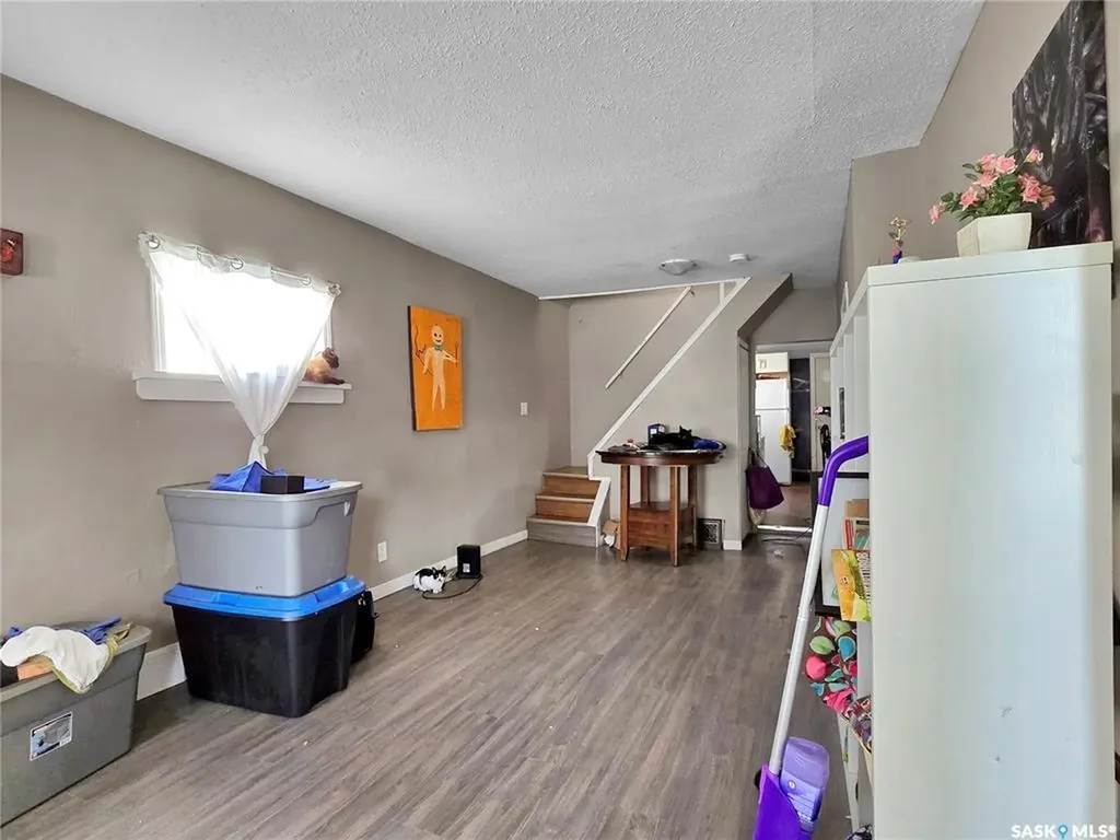 312 E Avenue S Saskatoon SK S7M 1S1
