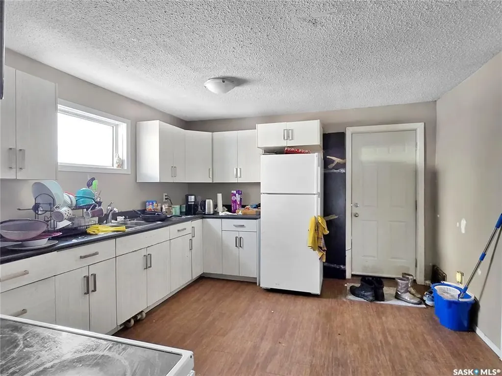 312 E Avenue S Saskatoon SK S7M 1S1