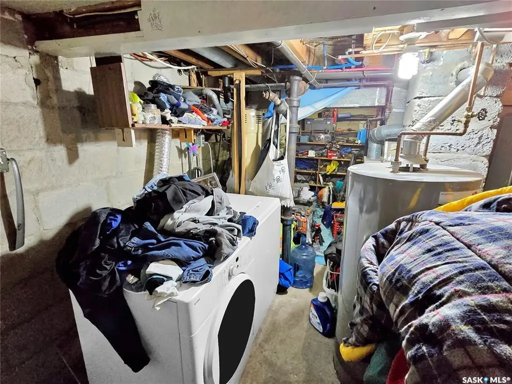 203 U Avenue S Saskatoon SK S7M 1R8