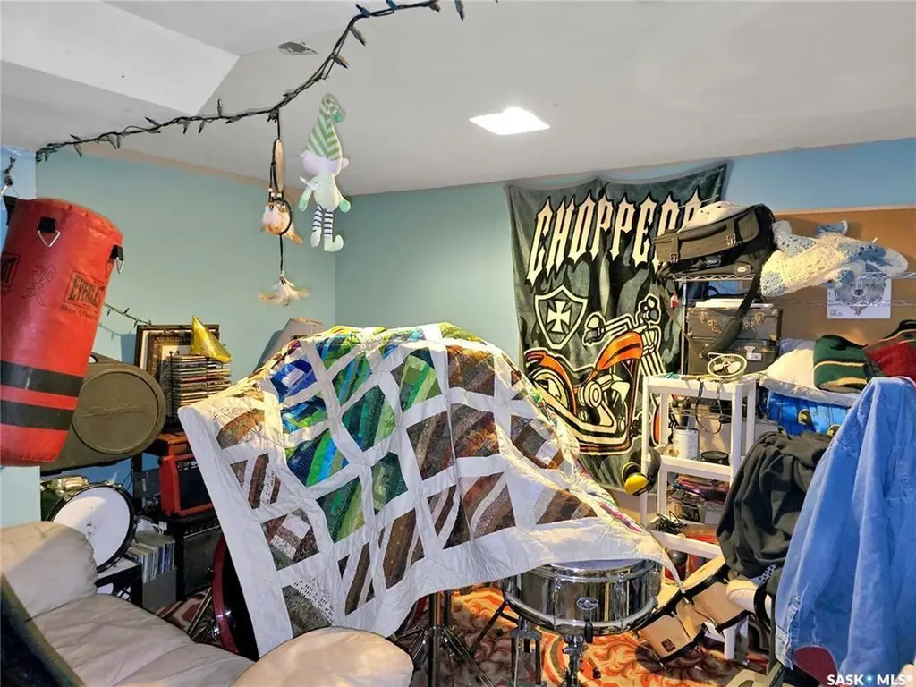 203 U Avenue S Saskatoon SK S7M 1R8