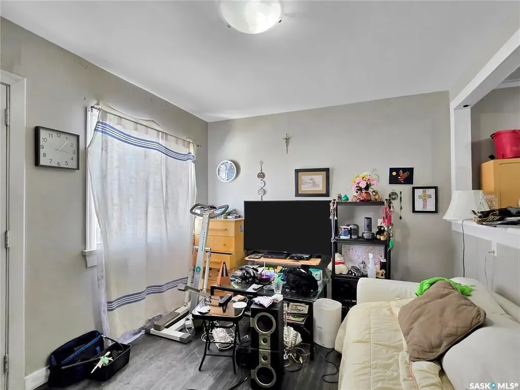 203 U Avenue S Saskatoon SK S7M 1R8