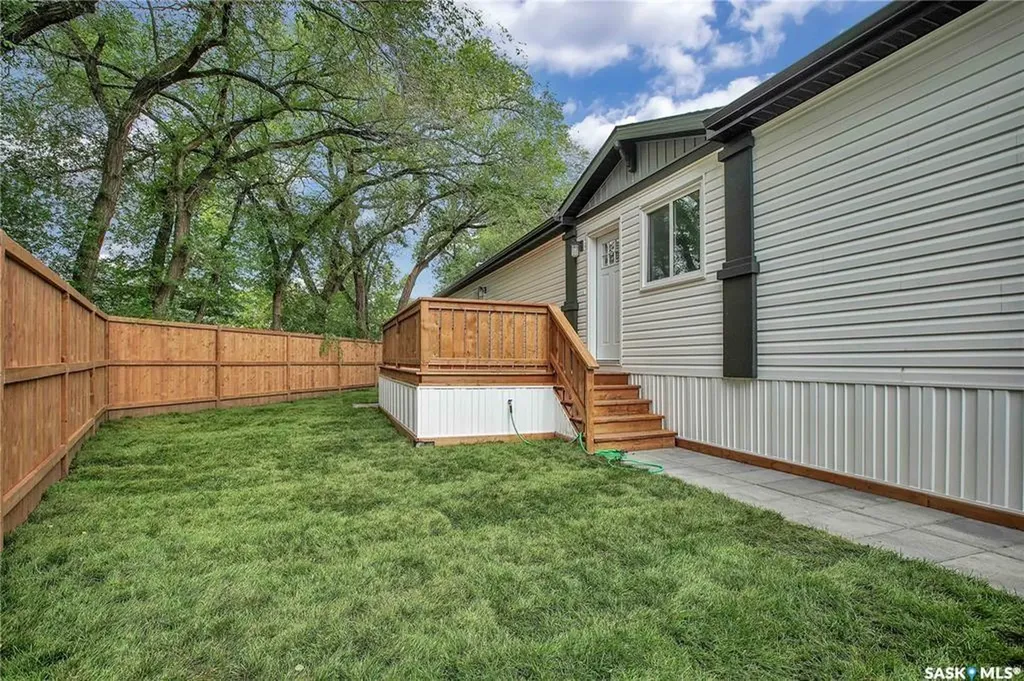 1524 Rayner Avenue Saskatoon SK S7N 2P8