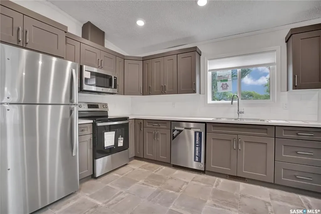 1524 Rayner Avenue Saskatoon SK S7N 2P8