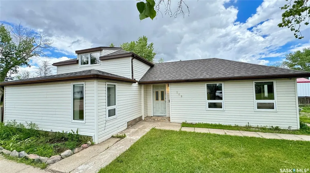 209 1st Street E Dinsmore SK S0L 0T0