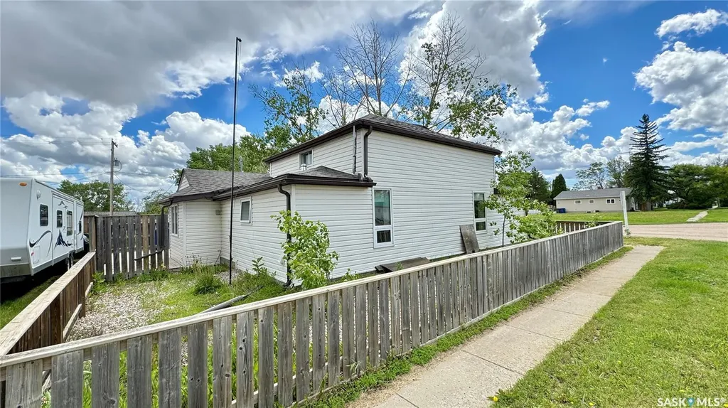 209 1st Street E Dinsmore SK S0L 0T0