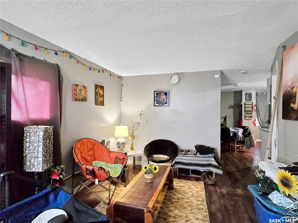 205 J Avenue S Saskatoon SK S7M 2A2