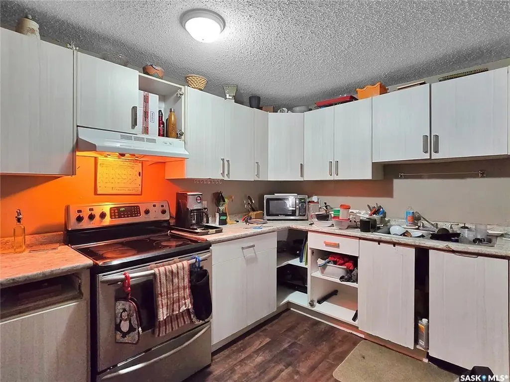 205 J Avenue S Saskatoon SK S7M 2A2