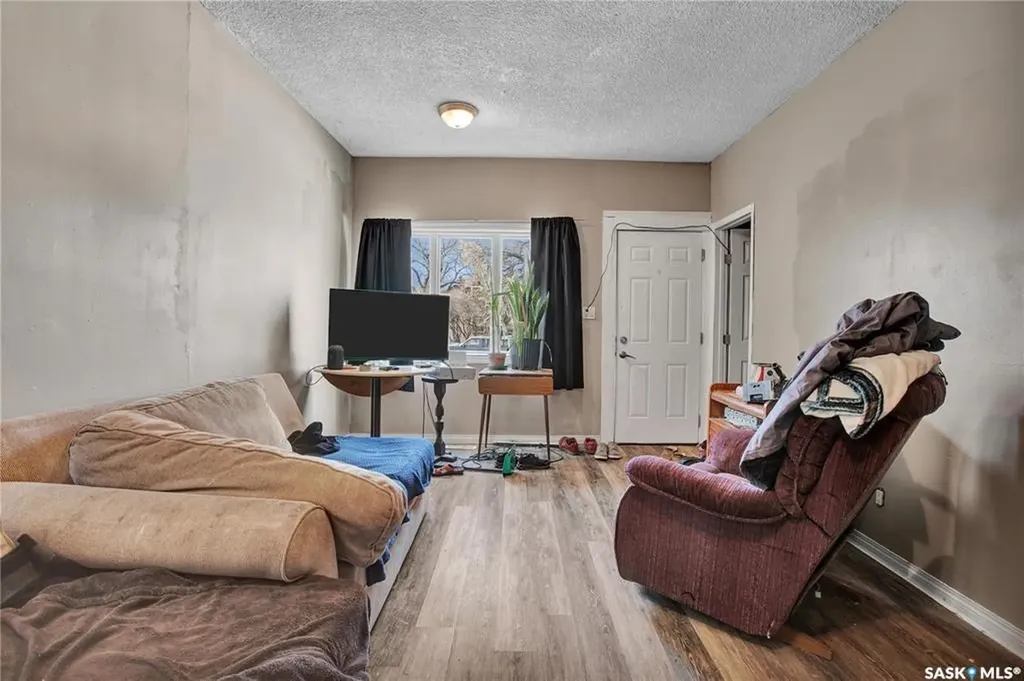 206 K Avenue S Saskatoon SK S7M 2C8