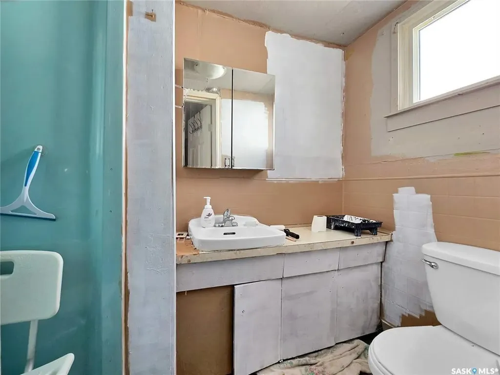206 K Avenue S Saskatoon SK S7M 2C8