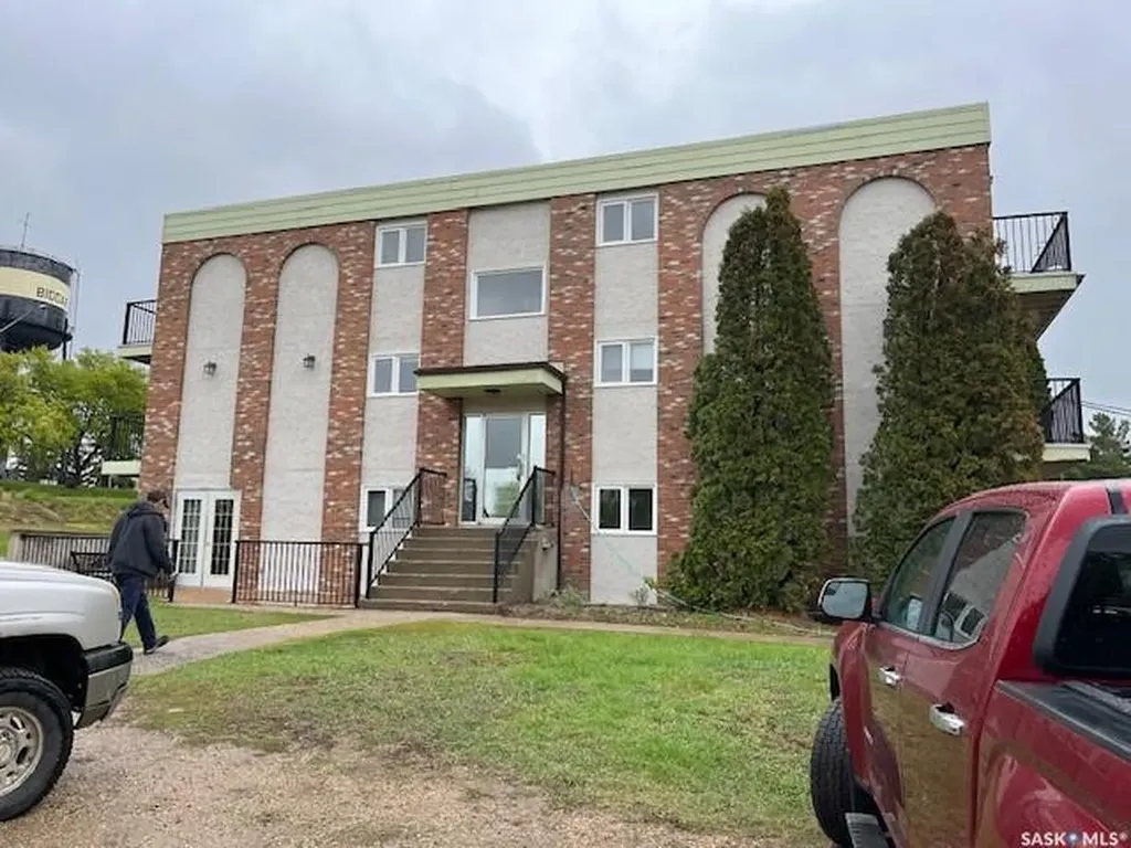 302 8th Avenue SW Biggar SK S0K 0M0