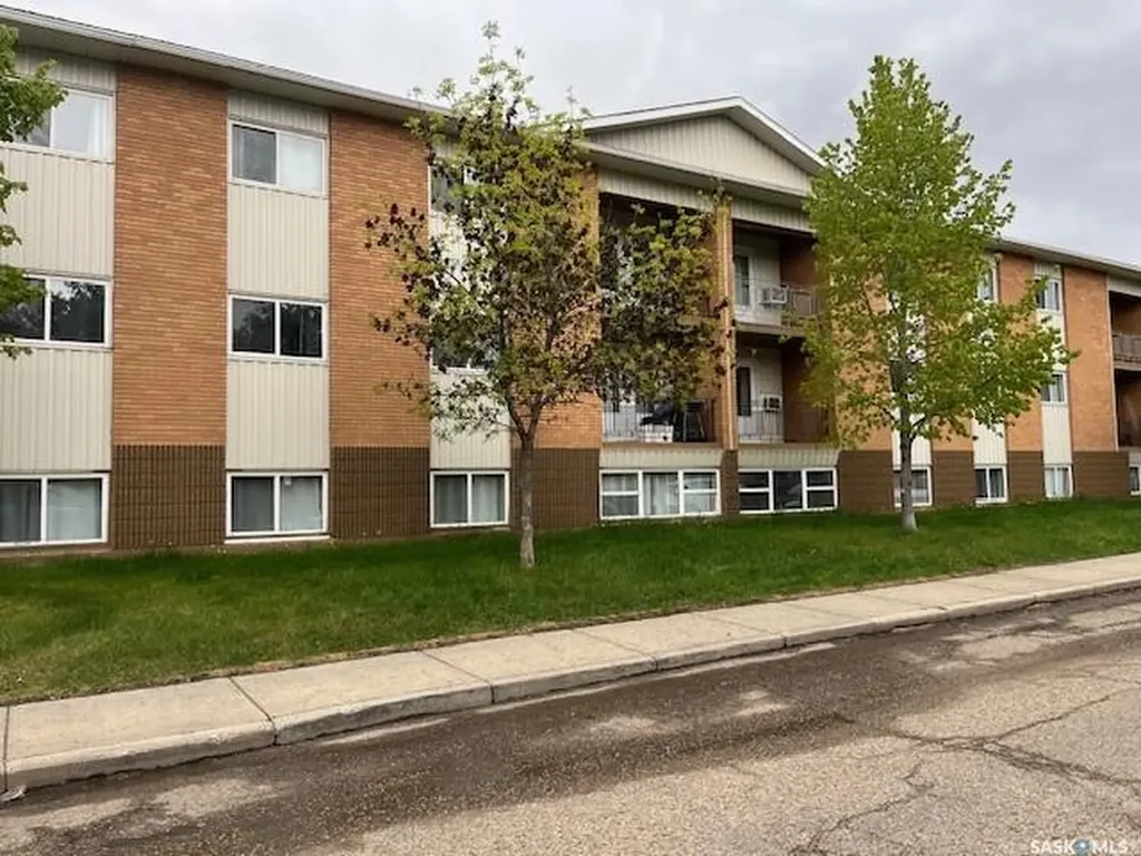 302 8th Avenue SW Biggar SK S0K 0M0