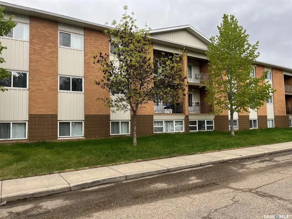 302 8th Avenue SW Biggar SK S0K 0M0