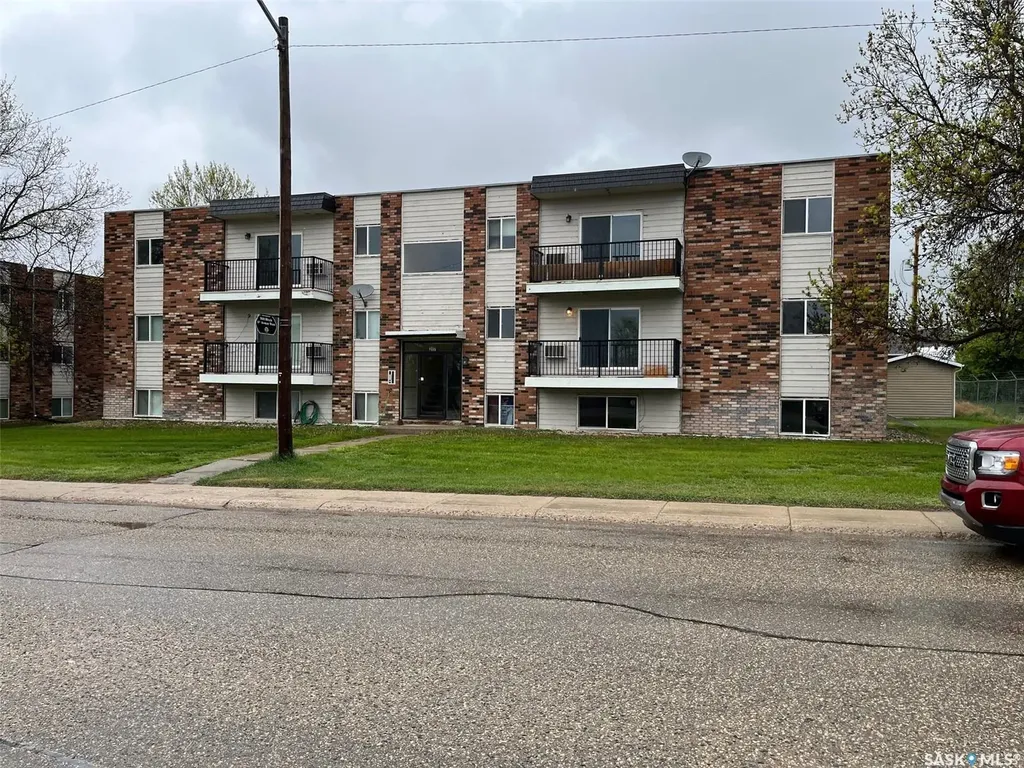 319 8th Avenue SW Biggar SK S0K 0M0