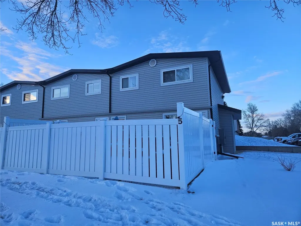 1292 Gordon Road Moose Jaw SK S6H 3E5