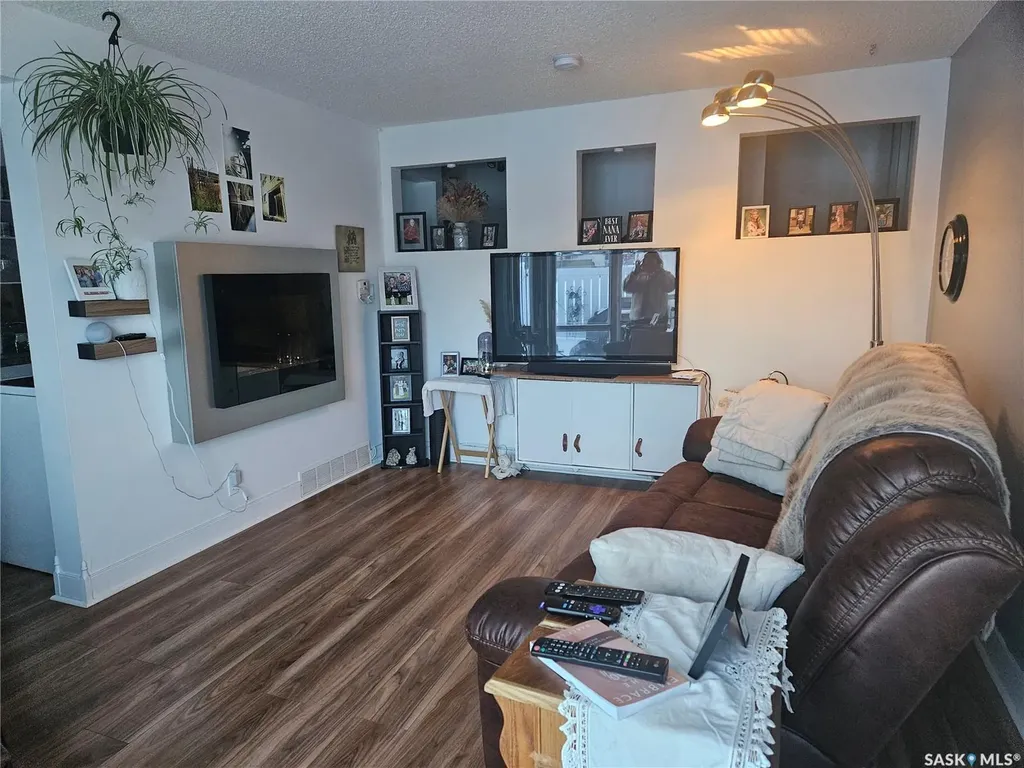 1292 Gordon Road Moose Jaw SK S6H 3E5