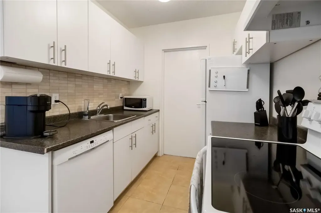 415 Tait Court Saskatoon SK S7H 5L3