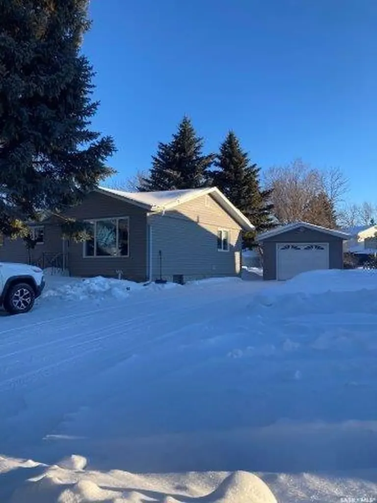 212 Fourth Street NE Ituna SK S0A 1N0