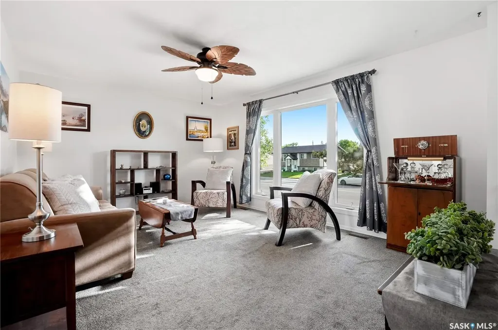 1423 Fleet Street Regina SK S4N 5R6