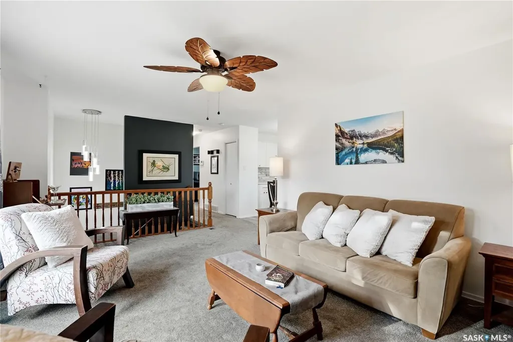 1423 Fleet Street Regina SK S4N 5R6