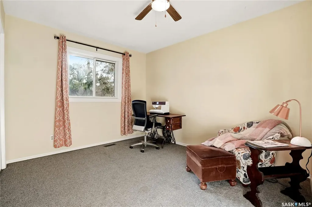 1423 Fleet Street Regina SK S4N 5R6