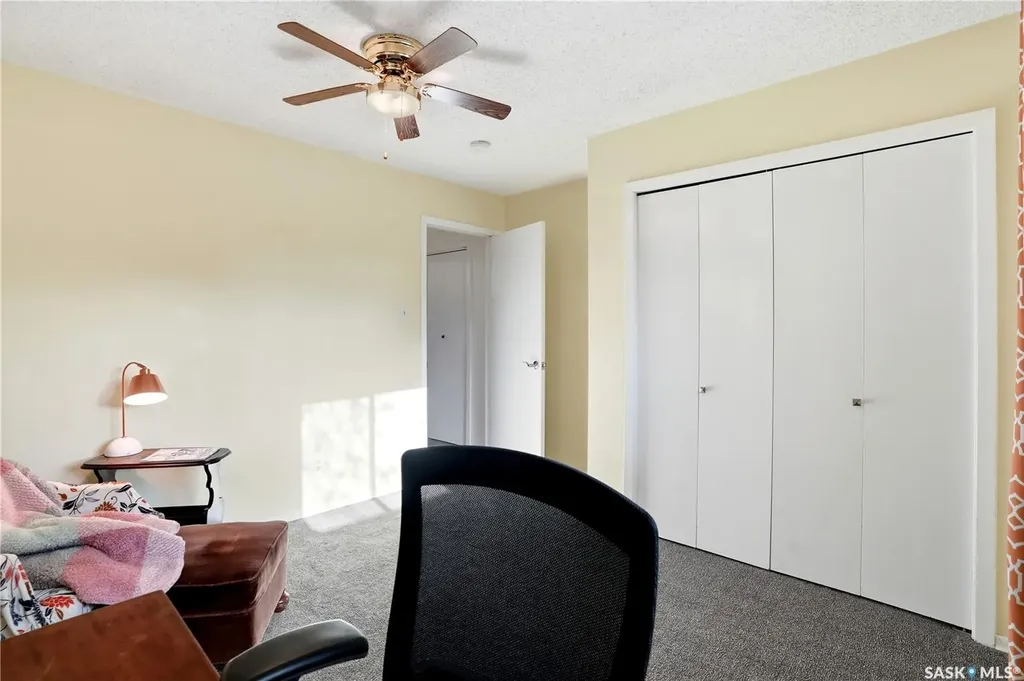 1423 Fleet Street Regina SK S4N 5R6
