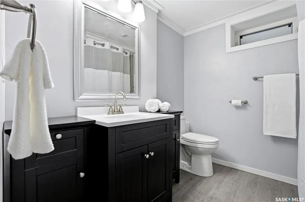 1423 Fleet Street Regina SK S4N 5R6