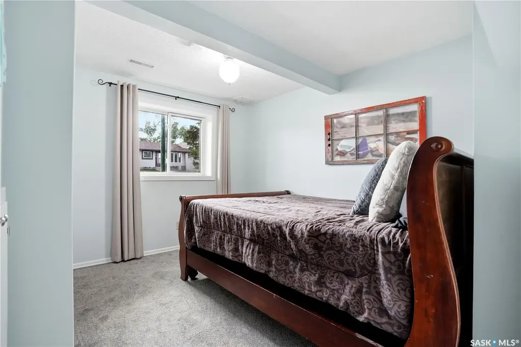 1423 Fleet Street Regina SK S4N 5R6