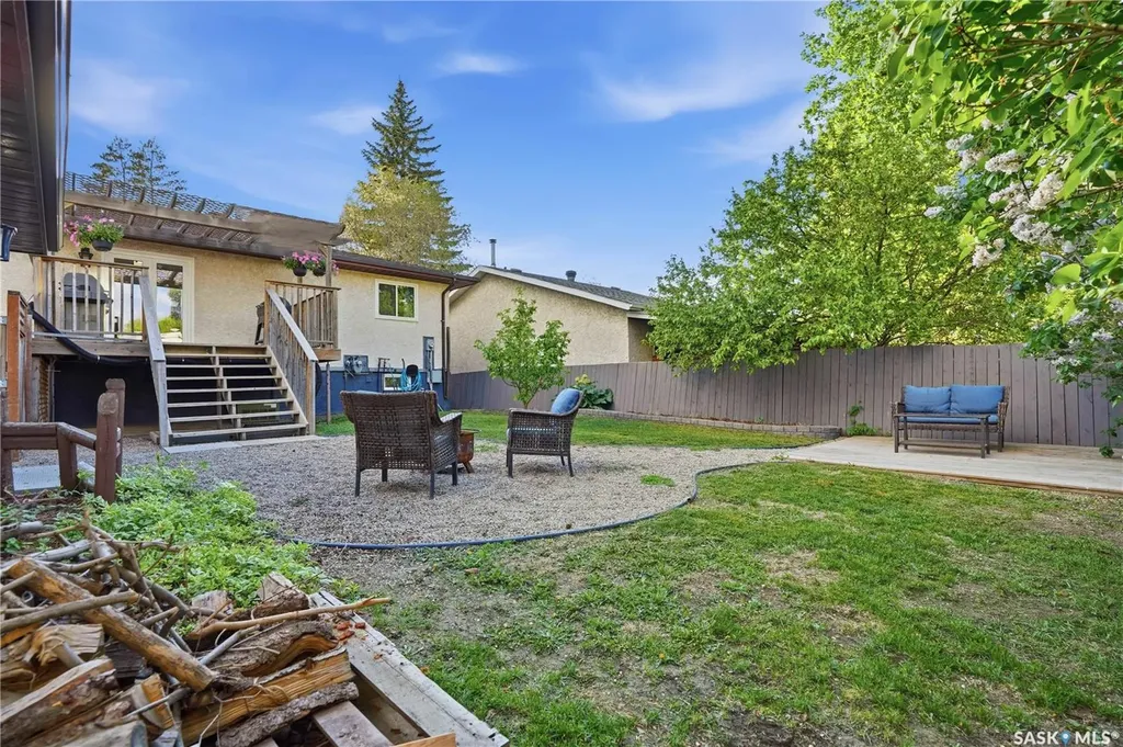 1423 Fleet Street Regina SK S4N 5R6