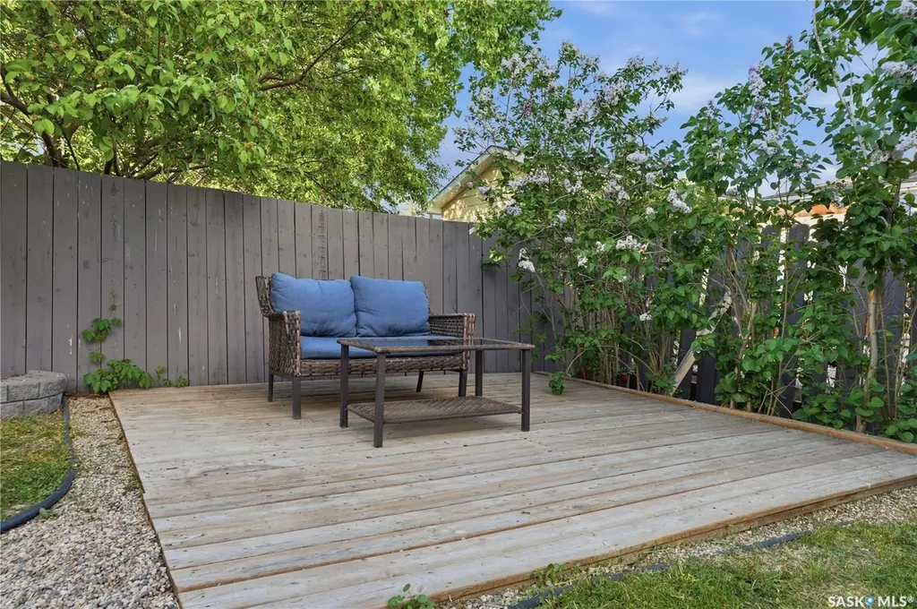 1423 Fleet Street Regina SK S4N 5R6