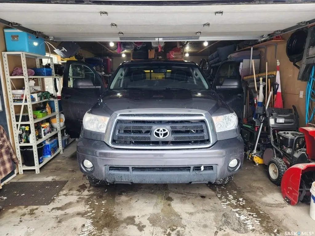 1423 Fleet Street Regina SK S4N 5R6