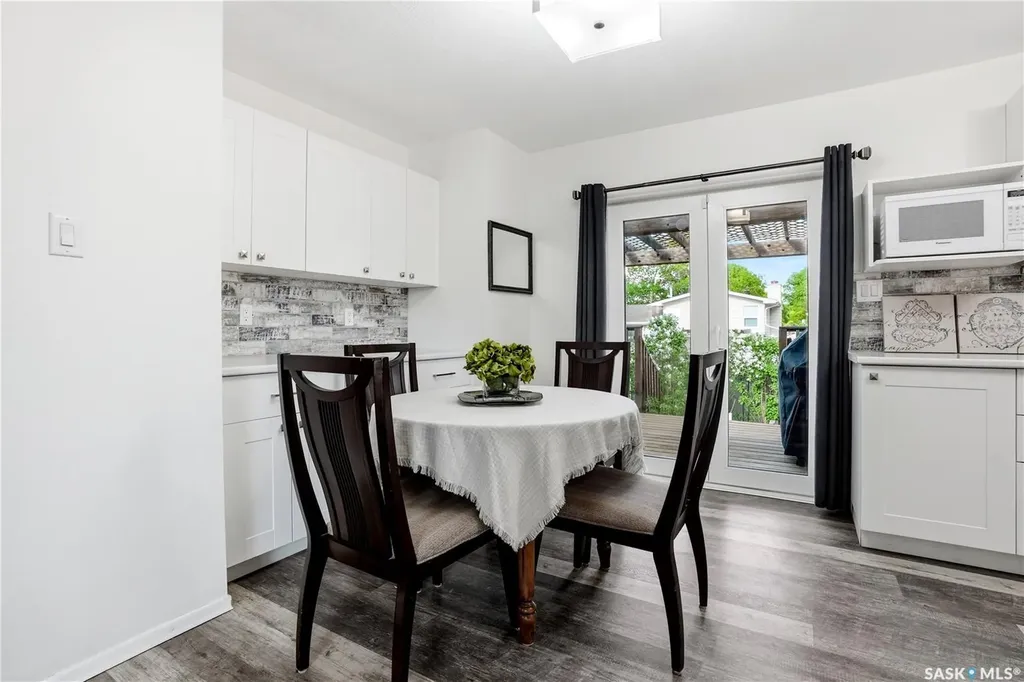 1423 Fleet Street Regina SK S4N 5R6