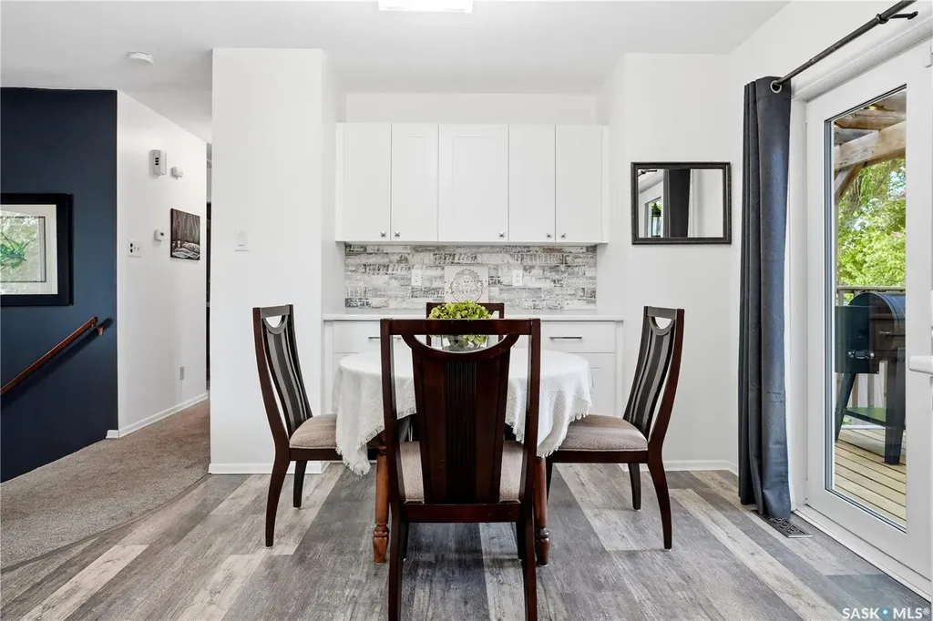 1423 Fleet Street Regina SK S4N 5R6