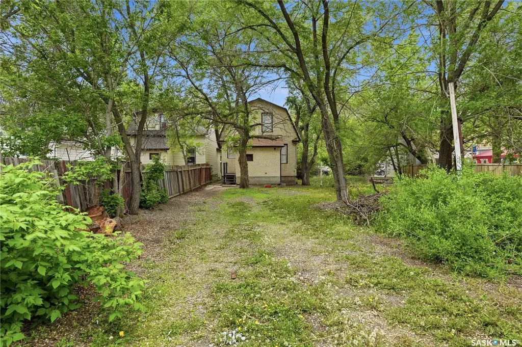 735 Wascana Street Regina SK S4T 4H6