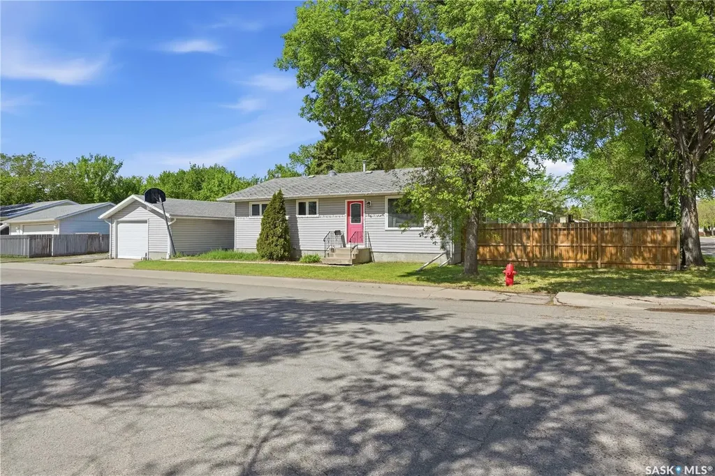 66 Nelles Street Regina SK S4X 1M4