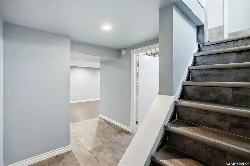 66 Nelles Street Regina SK S4X 1M4