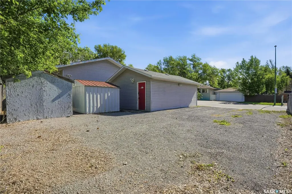 66 Nelles Street Regina SK S4X 1M4