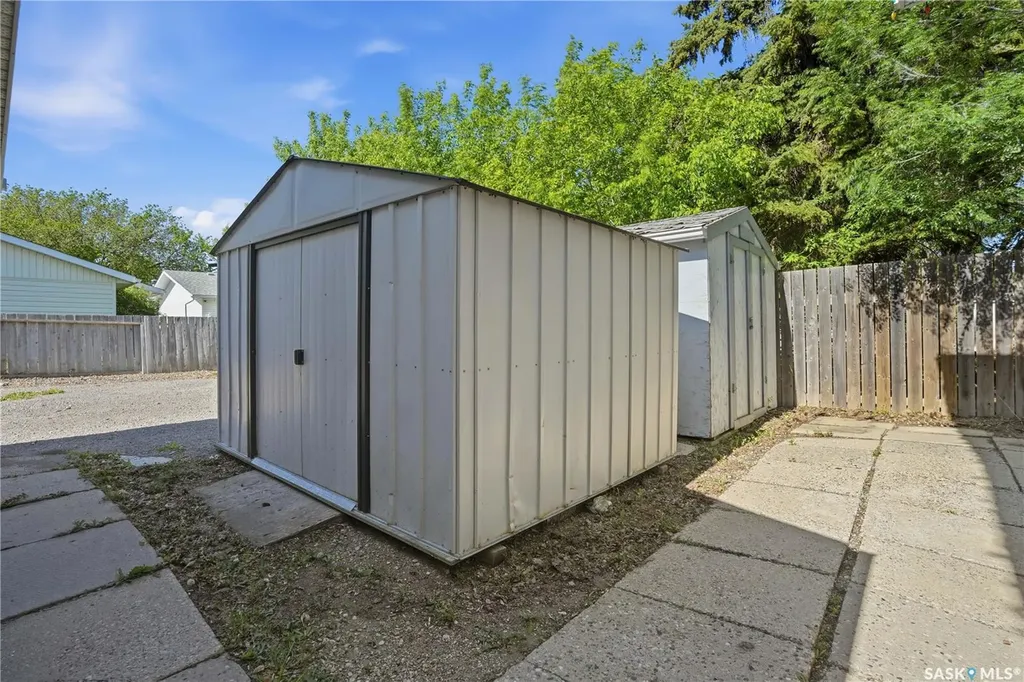 66 Nelles Street Regina SK S4X 1M4