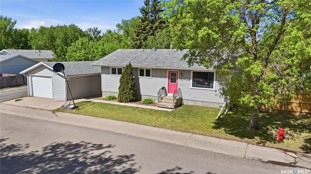 66 Nelles Street Regina SK S4X 1M4