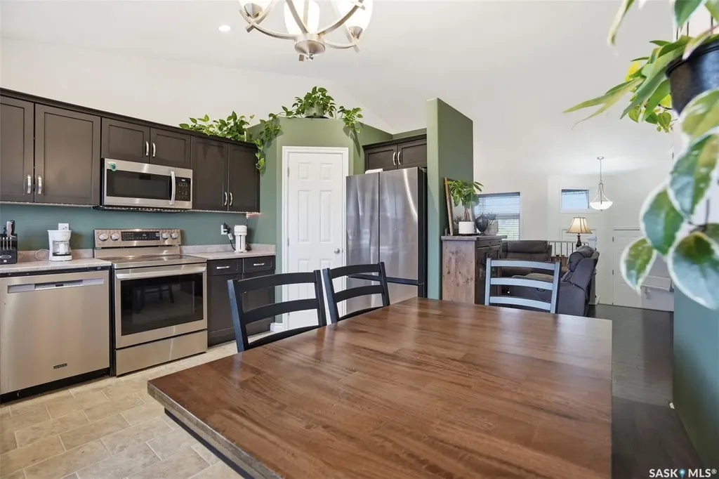 222 Parkview Cove Osler SK S0K 3A0