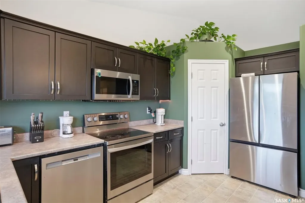 222 Parkview Cove Osler SK S0K 3A0