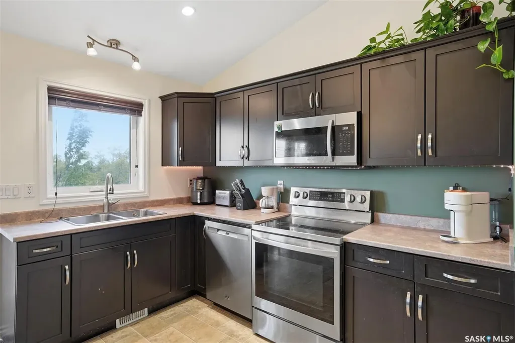 222 Parkview Cove Osler SK S0K 3A0