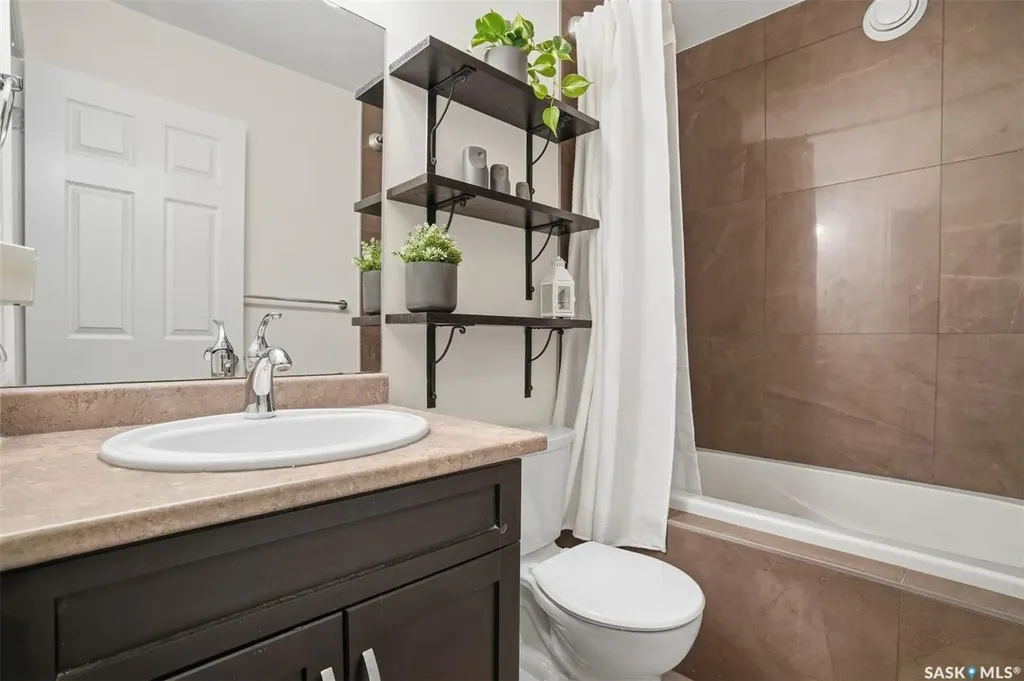 222 Parkview Cove Osler SK S0K 3A0