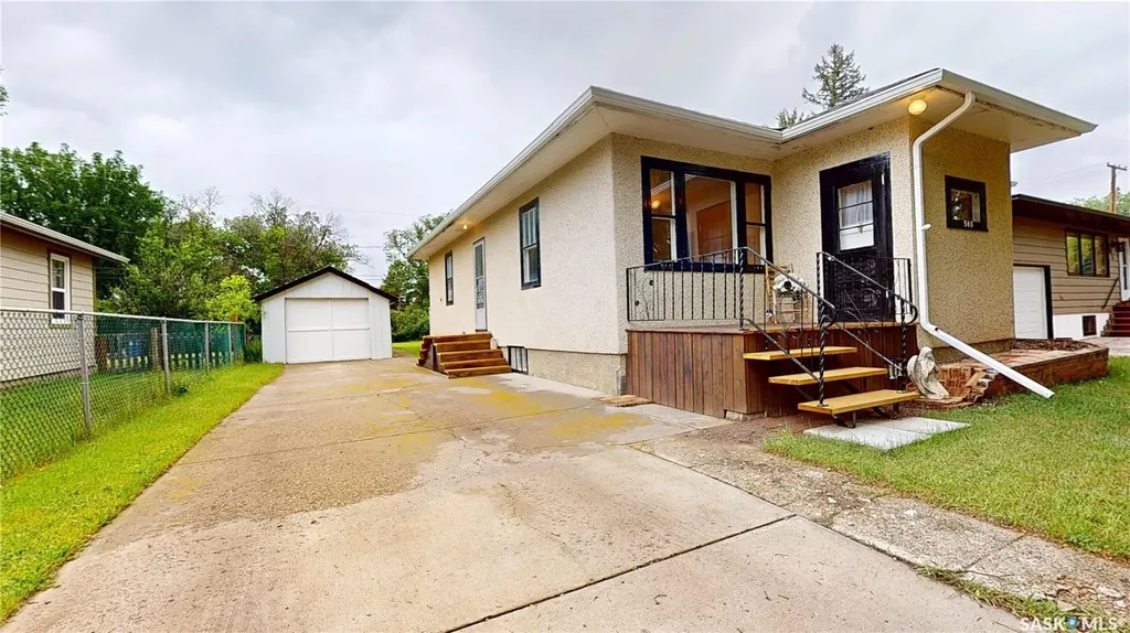 505 Maple Street Maple Creek SK S0N 1N0