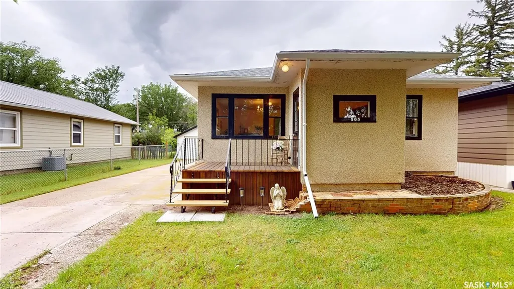 505 Maple Street Maple Creek SK S0N 1N0