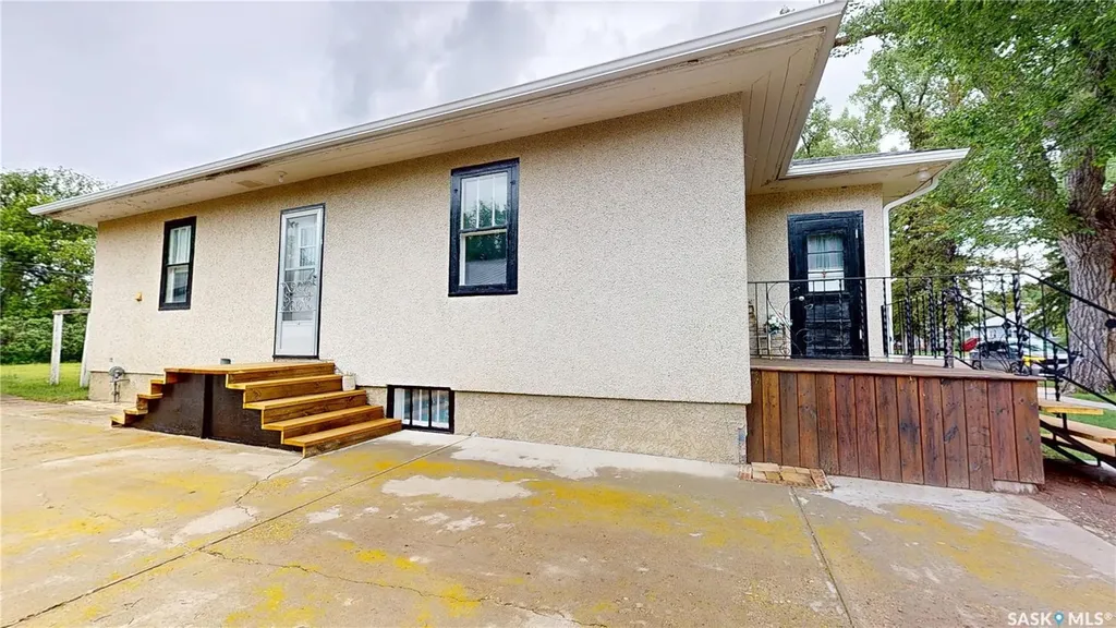 505 Maple Street Maple Creek SK S0N 1N0