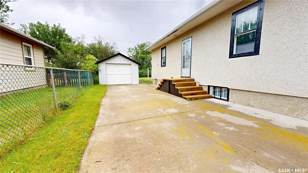 505 Maple Street Maple Creek SK S0N 1N0