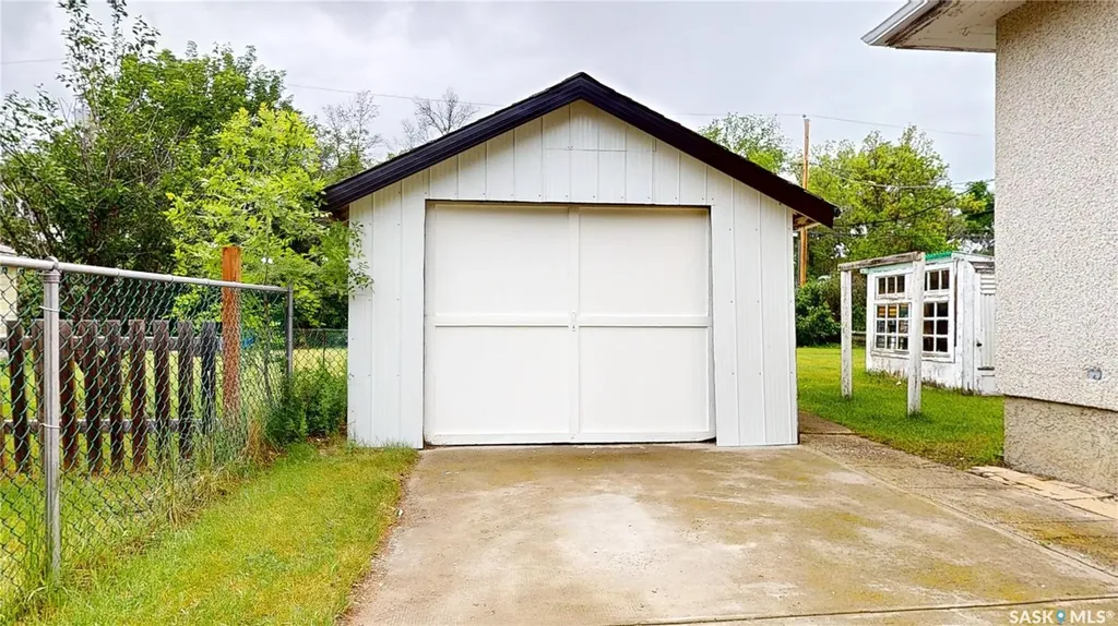 505 Maple Street Maple Creek SK S0N 1N0