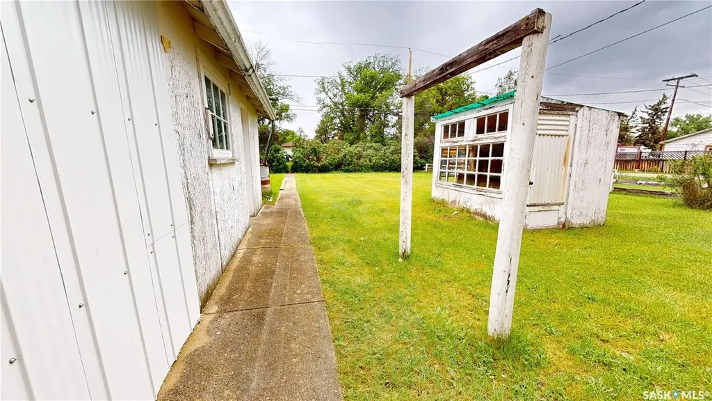 505 Maple Street Maple Creek SK S0N 1N0