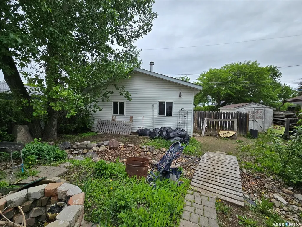 152 5th Avenue SE Swift Current SK S9H 3M7