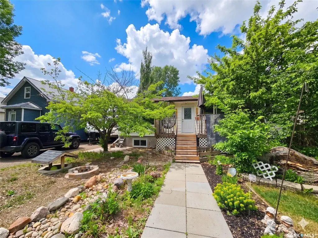152 5th Avenue SE Swift Current SK S9H 3M7